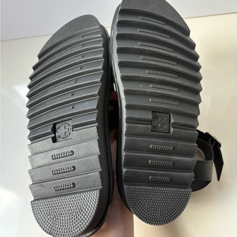 NWOT Dr. Martens Blaire Hydro Leather Sandals Size 9 Women’s - Picture 11 of 13